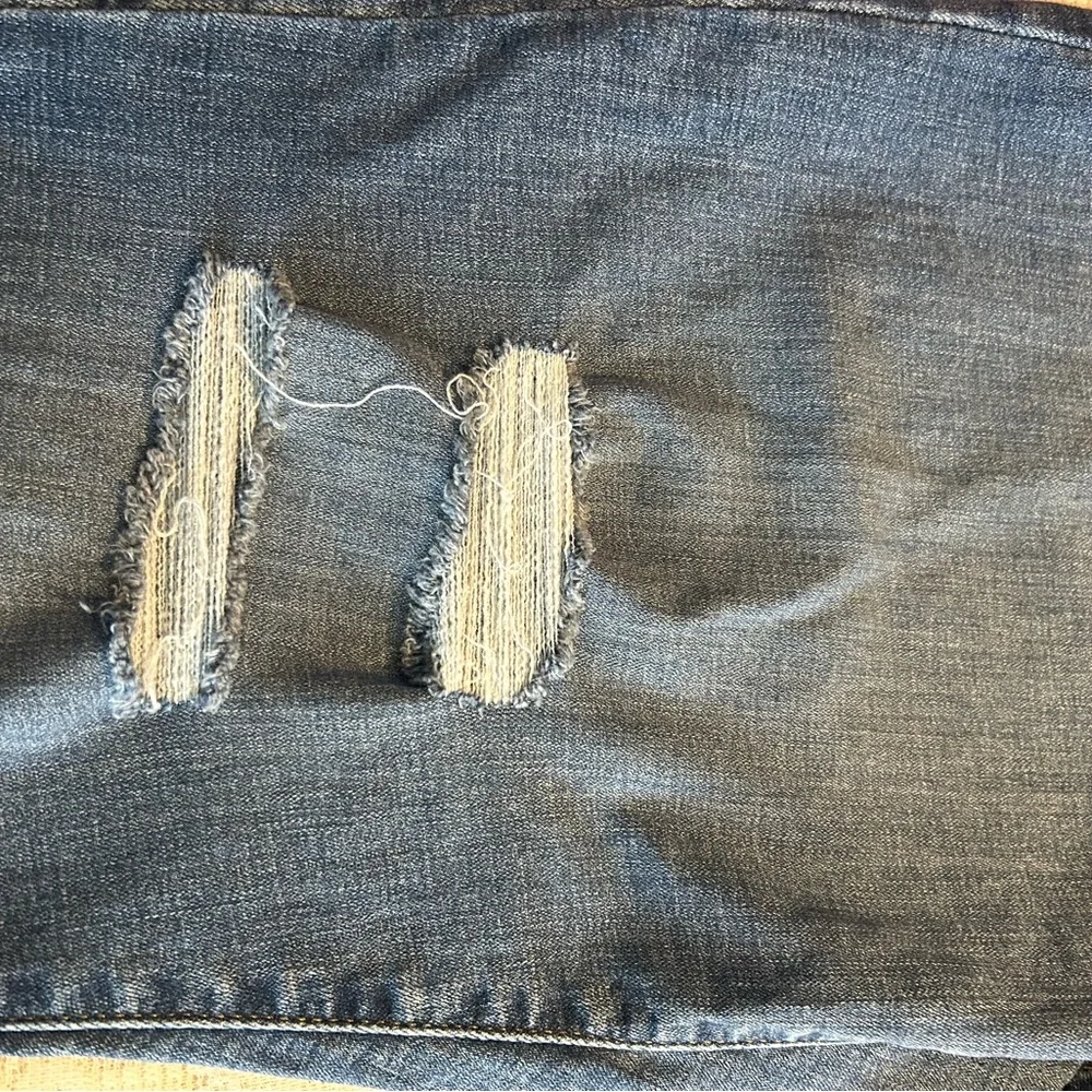 Levi's Women’s Distressed Boyfriend Jeans - Picture 5 of 6